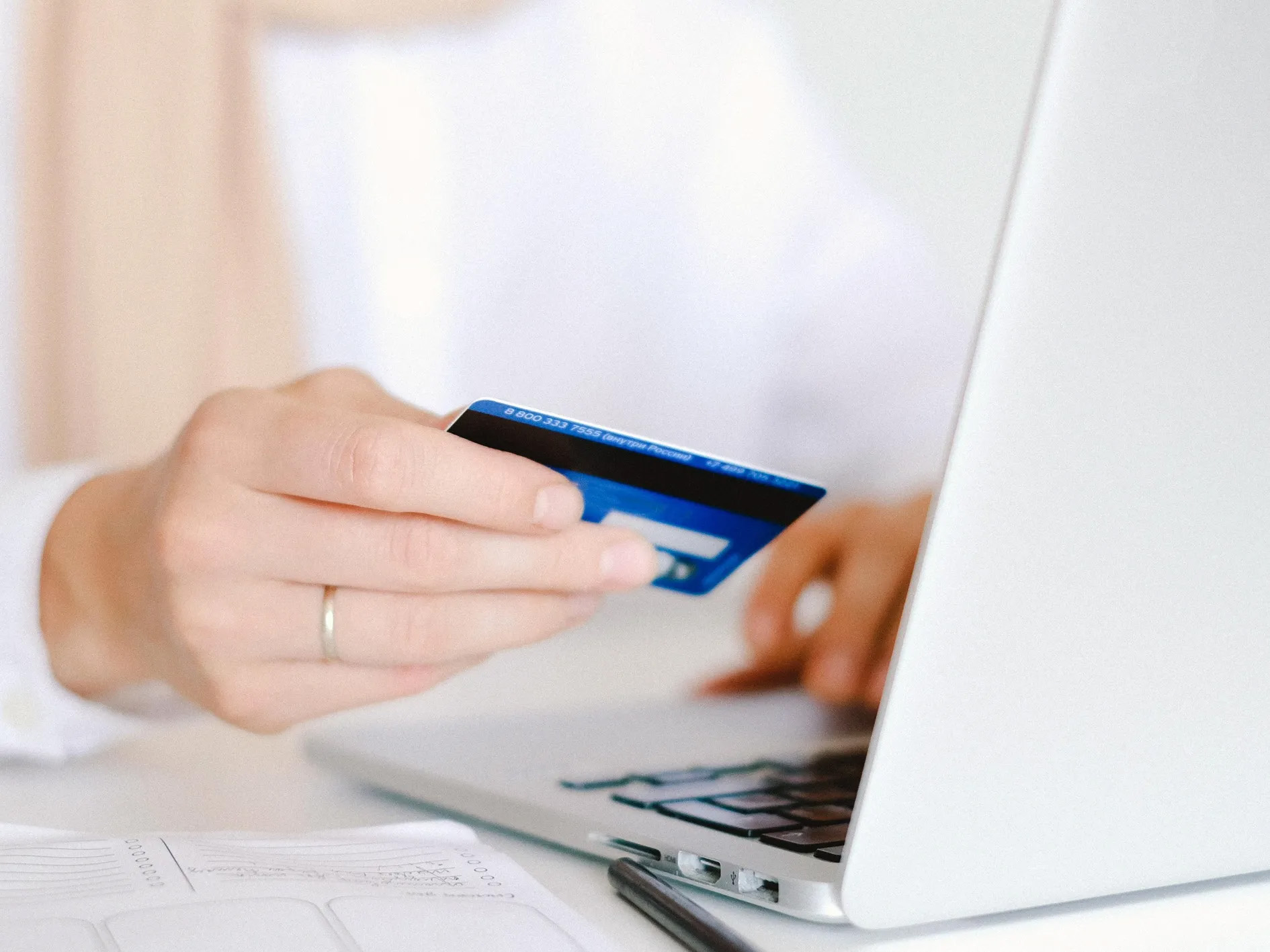 Nettbank for eldre og utviklingshemmede – slik kan du bistå trygt